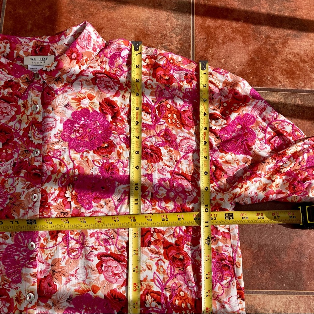 Tru Luxe Jeans Floral Embroidered Button-Down Blouse Size XL NWT - Picture 13 of 16
